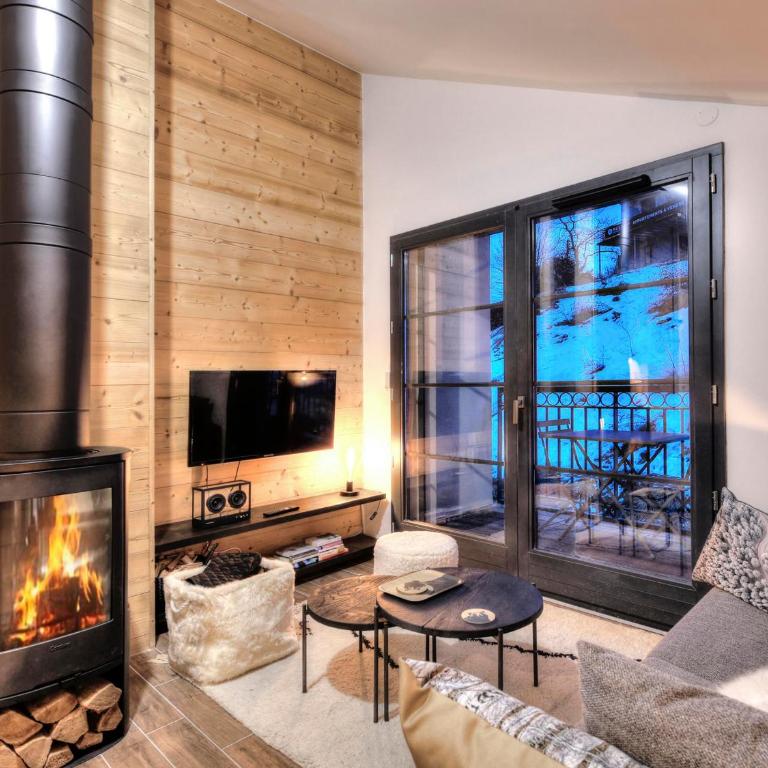Appartement cosy avec cheminée et parking, proche centre - FR-1-663-38 - Apartment - 1