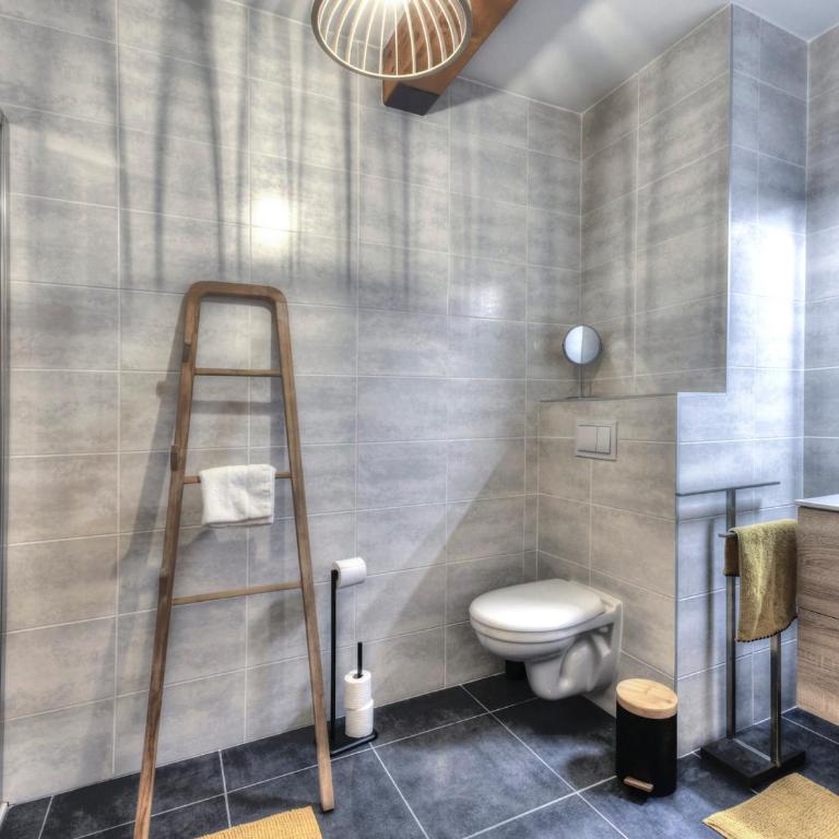 Appartement cosy avec cheminée et parking, proche centre - FR-1-663-38 - Apartment - 4