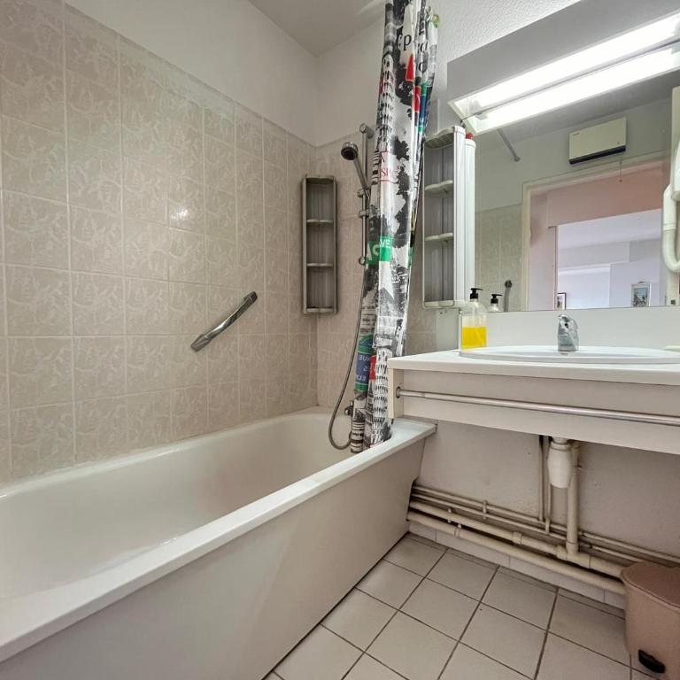 Spacieux appartement climatisé 80m² avec piscine et vue mer à Sète - FR-1-338-620 - Apartment - 7