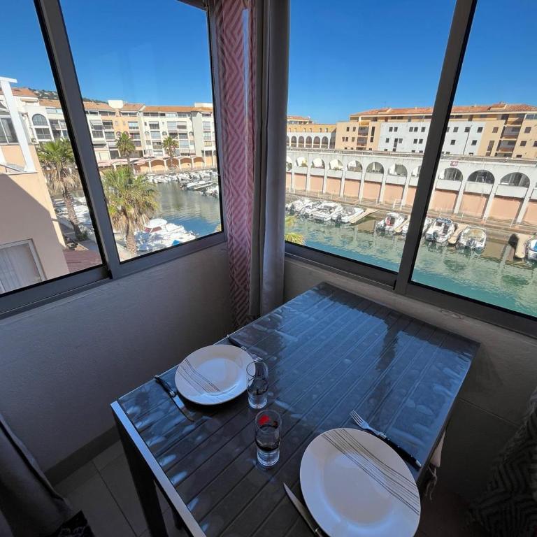 Sète: 2 pièces mezzanine à 300m de la plage avec parking sécurisé - FR-1-338-621 - Apartment - 1