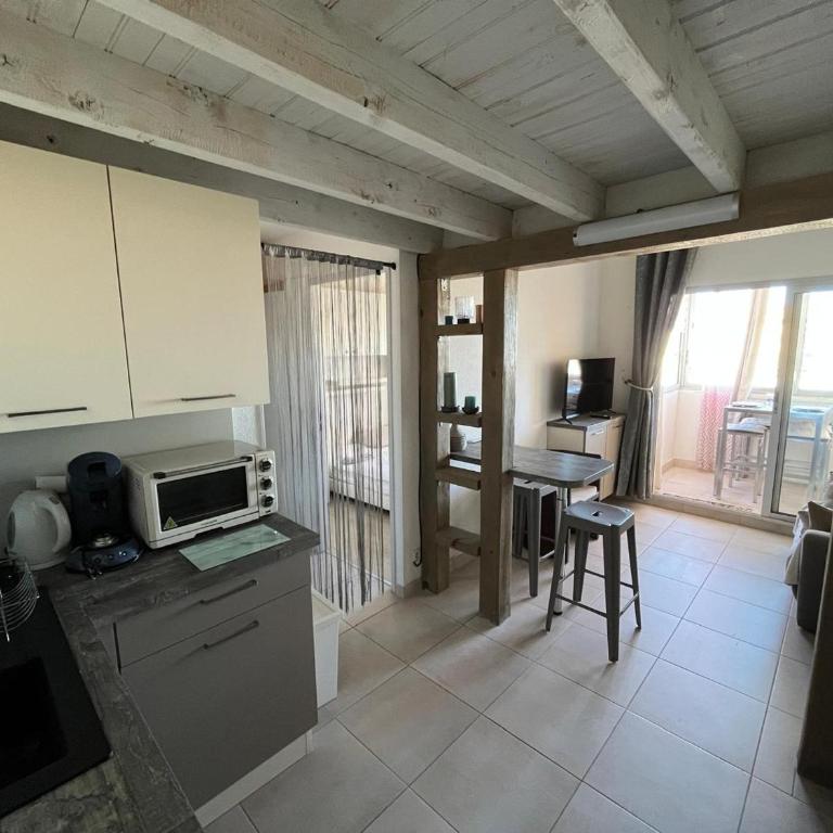 Sète: 2 pièces mezzanine à 300m de la plage avec parking sécurisé - FR-1-338-621 - Apartment - 2