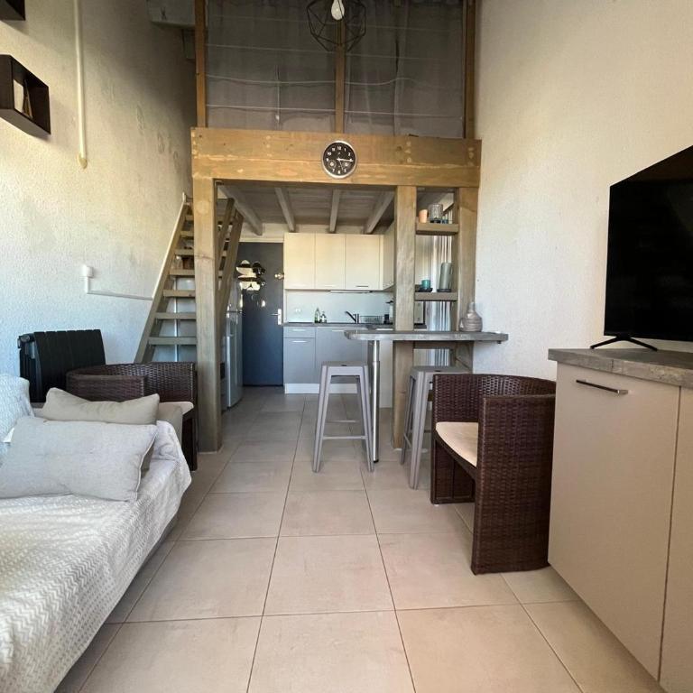 Sète: 2 pièces mezzanine à 300m de la plage avec parking sécurisé - FR-1-338-621 - Apartment - 3