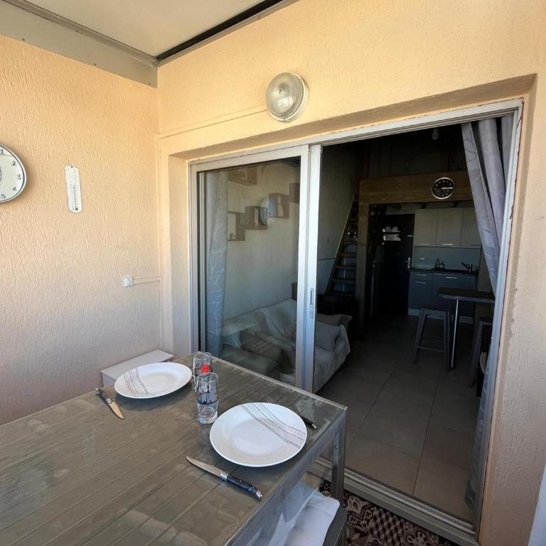 Sète: 2 pièces mezzanine à 300m de la plage avec parking sécurisé - FR-1-338-621 - Apartment - 4