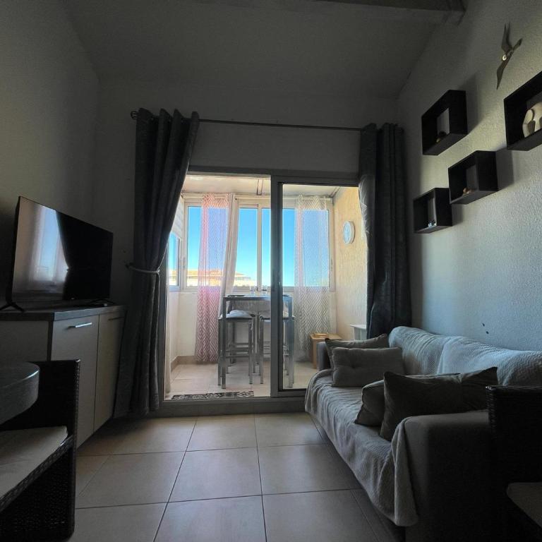 Sète: 2 pièces mezzanine à 300m de la plage avec parking sécurisé - FR-1-338-621 - Apartment - 8