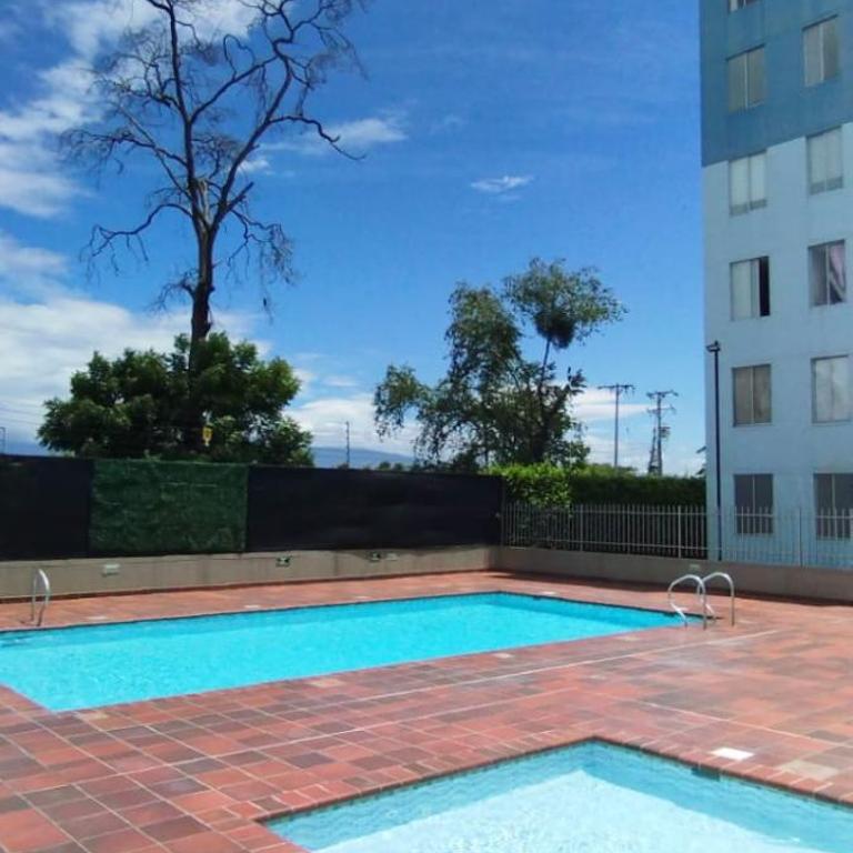 Apartamento cómodo y con excelente ubicación - Three-Bedroom Apartment - 3