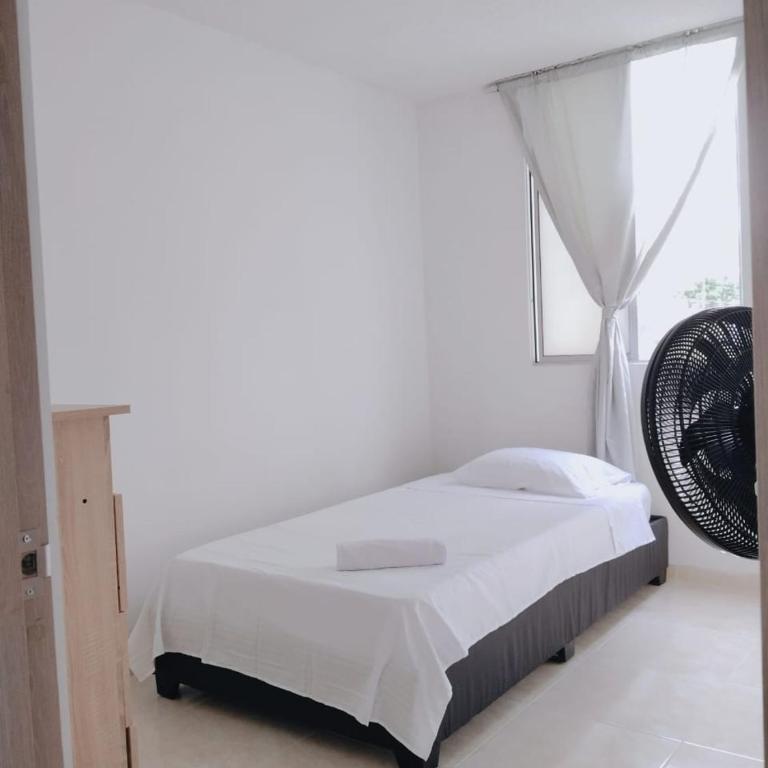 Apartamento cómodo y con excelente ubicación - Three-Bedroom Apartment - 4