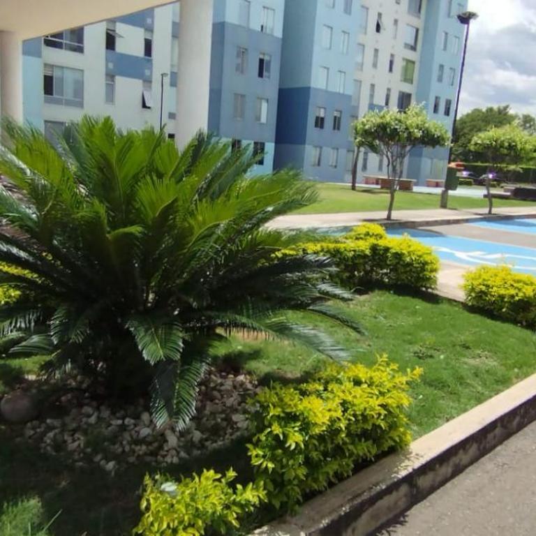 Apartamento cómodo y con excelente ubicación - Three-Bedroom Apartment - 14