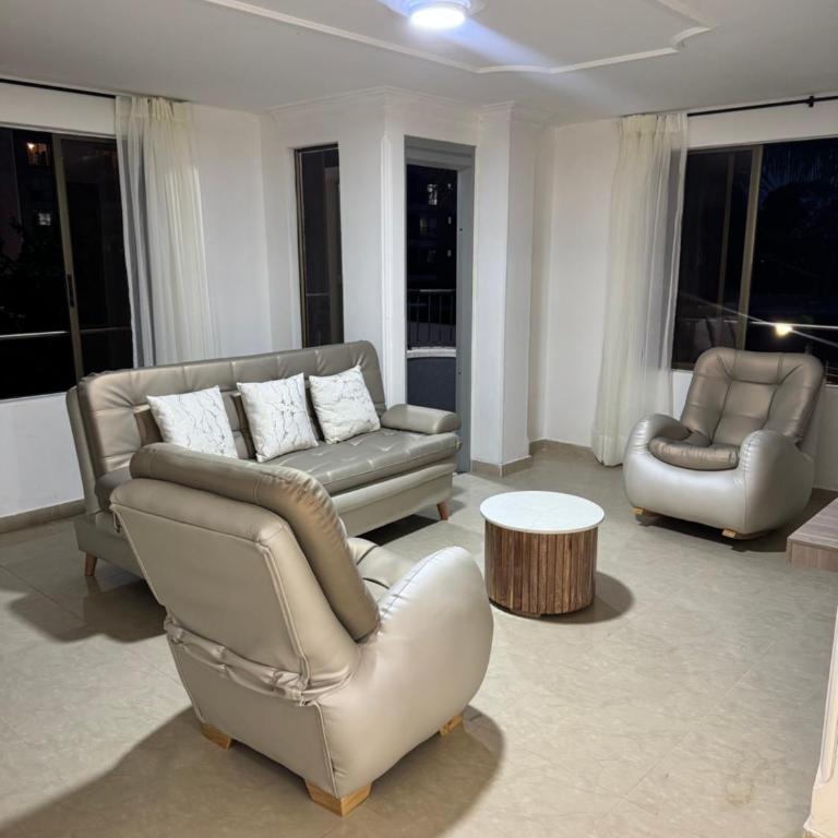 Apartamento 401 acogedor y amplio en la mejor zona de Ibague - Apartamento de 3 dormitorios con vistas al parque - 2