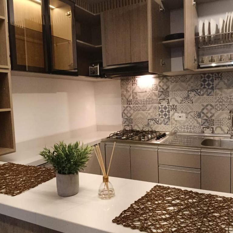 Apto amoblado con aire, piscina y parqueadero en Valledupar - Two-Bedroom Apartment - 6