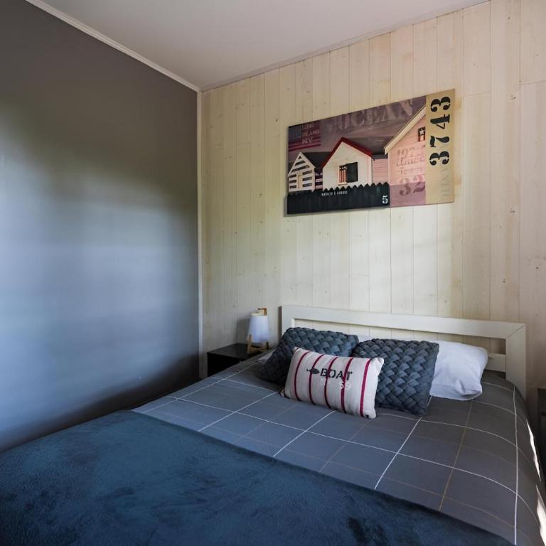 VILLA ESCAPADES AU FERRET idéal Famille ou groupe d'Amis avec piscine chauffée 5 chambres Proche plages et pistes cyclables commerces Séjour paisible au cœur du Bassin d'Arcachon Nous répondons très rapidement aux demandes de renseignements - Villa - 18