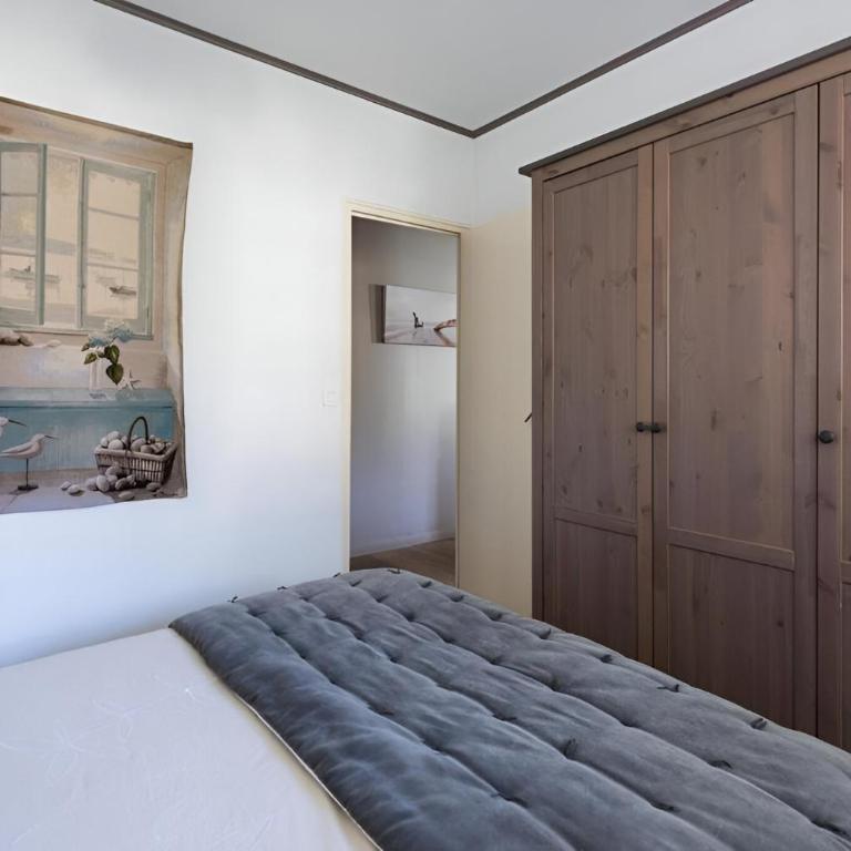 VILLA ESCAPADES AU FERRET idéal Famille ou groupe d'Amis avec piscine chauffée 5 chambres Proche plages et pistes cyclables commerces Séjour paisible au cœur du Bassin d'Arcachon Nous répondons très rapidement aux demandes de renseignements - Villa - 22