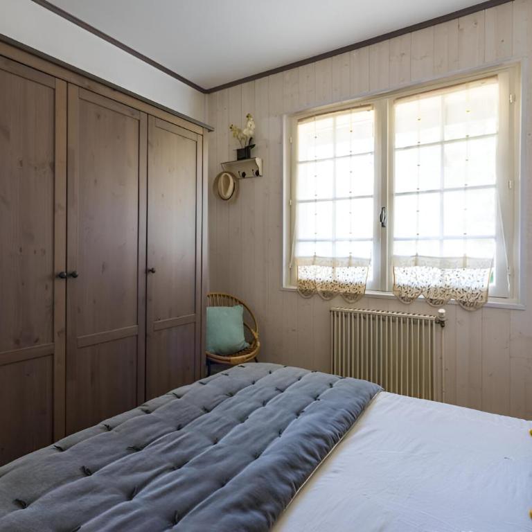 VILLA ESCAPADES AU FERRET idéal Famille ou groupe d'Amis avec piscine chauffée 5 chambres Proche plages et pistes cyclables commerces Séjour paisible au cœur du Bassin d'Arcachon Nous répondons très rapidement aux demandes de renseignements - Villa - 23