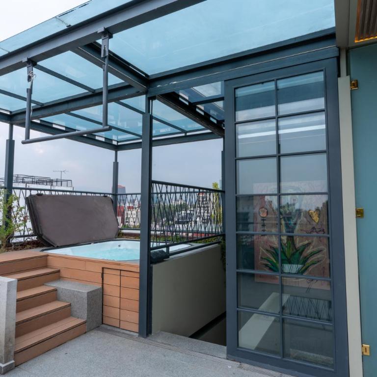 Beautiful PH with Private Jacuzzi - Apartamento - 66
