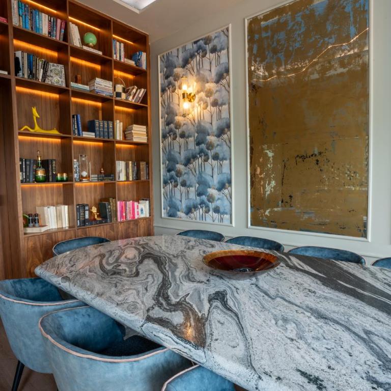 Beautiful PH with Private Jacuzzi - Apartamento - 79