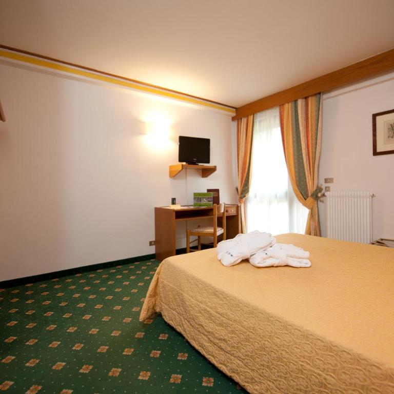 Centro Pineta Family Hotel & Wellness - Camera Matrimoniale Standard - 1