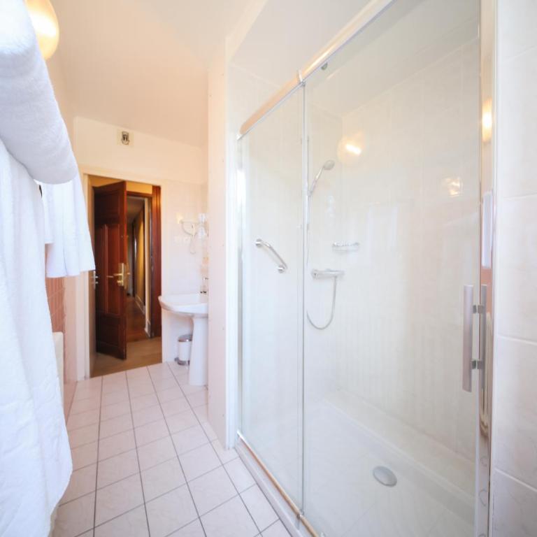 Best Western Grand Hotel de Paris & Spa - Suite Lit Queen-Size Junior avec Douche - 11