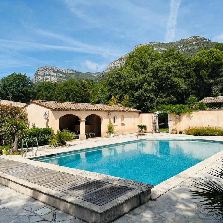 Hacienda Provençale- Piscine, Pétanque et Plenitude - Villa - 1