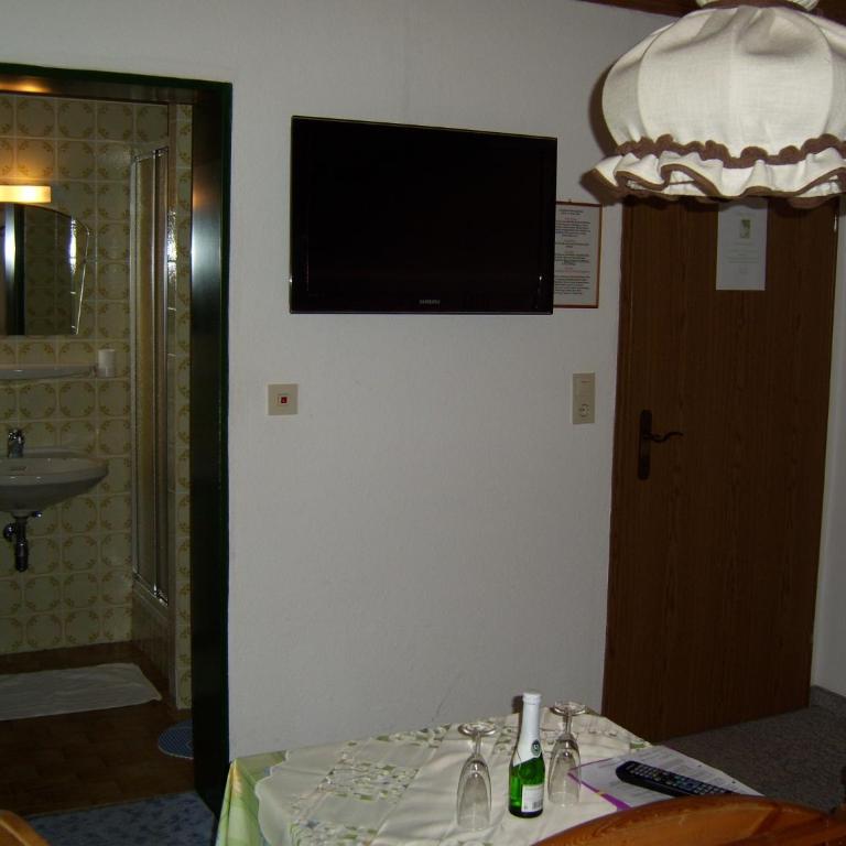 Pension Herzoghäusel - Doppelzimmer mit Balkon - 13