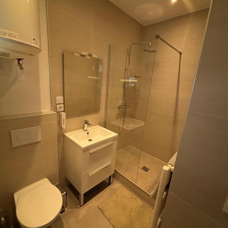 Central and Modern Fully Airconditioned 3 Bedrooms Spacious Bright Flat 300m river bank - Appartamento con 3 Camere da Letto - 7