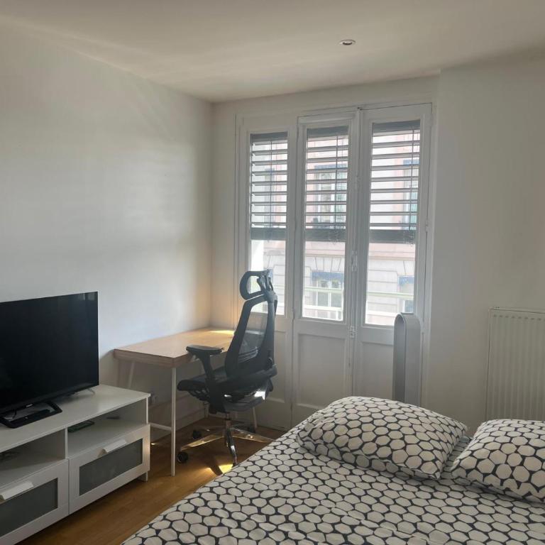 Central and Modern Fully Airconditioned 3 Bedrooms Spacious Bright Flat 300m river bank - Appartamento con 3 Camere da Letto - 8