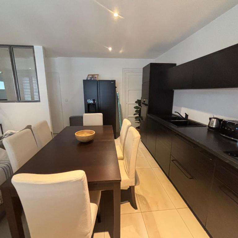 Central and Modern Fully Airconditioned 3 Bedrooms Spacious Bright Flat 300m river bank - Appartamento con 3 Camere da Letto - 10