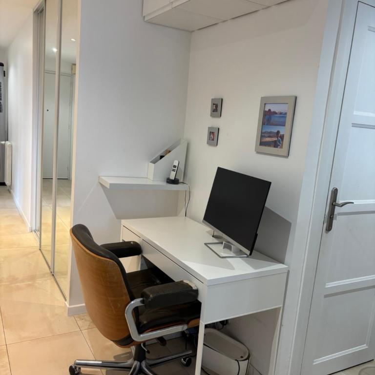 Central and Modern Fully Airconditioned 3 Bedrooms Spacious Bright Flat 300m river bank - Appartamento con 3 Camere da Letto - 11