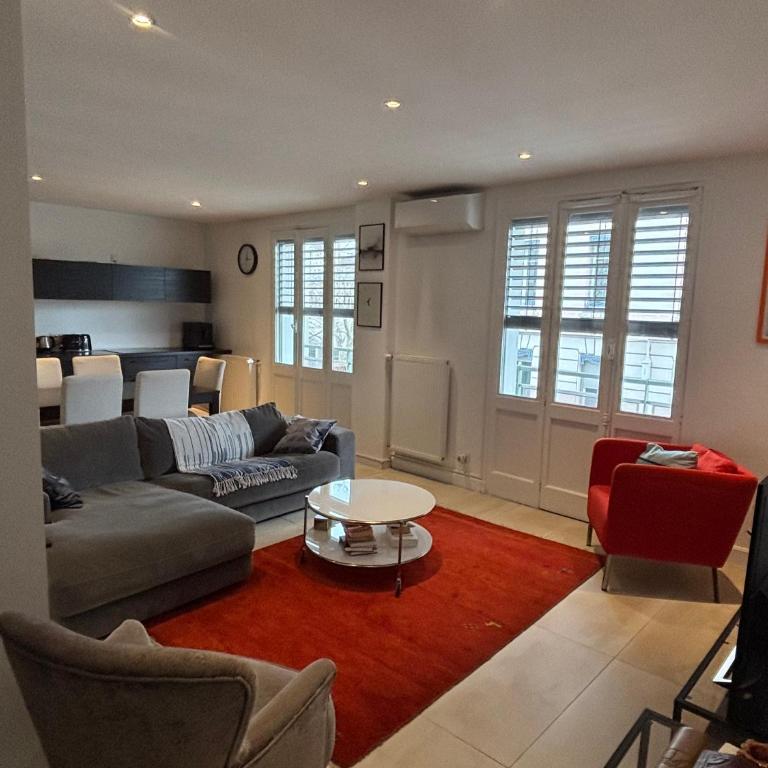 Central and Modern Fully Airconditioned 3 Bedrooms Spacious Bright Flat 300m river bank - Appartamento con 3 Camere da Letto - 4