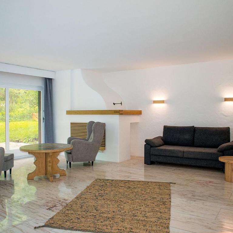 Ferienhaus Wetterstein - Two-Bedroom Apartment with Balcony and Terrace "Kreuzeck" - 1