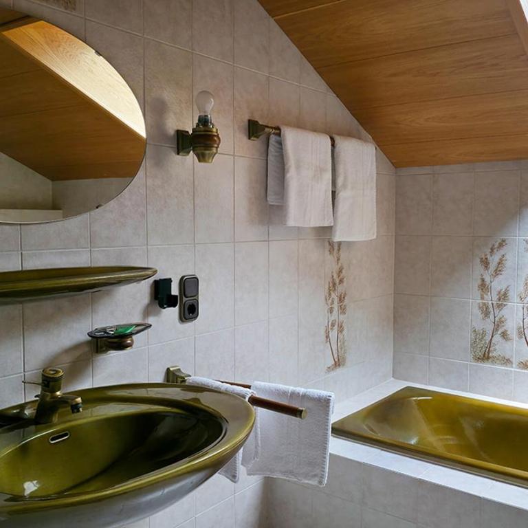Ferienhaus Wetterstein - Two-Bedroom Apartment with Balcony and Terrace "Kreuzeck" - 4