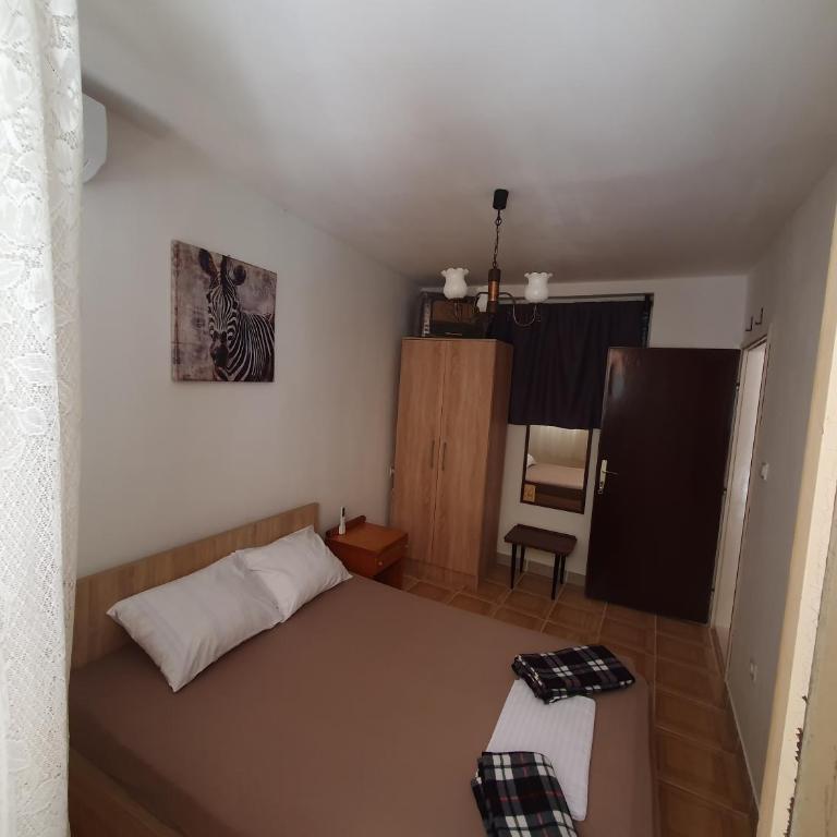 Kiwi - Two-Bedroom Apartment with Garden View - 10
