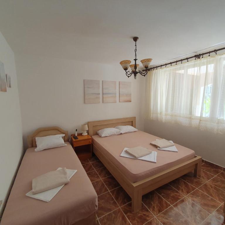 Kiwi - Two-Bedroom Apartment with Garden View - 13