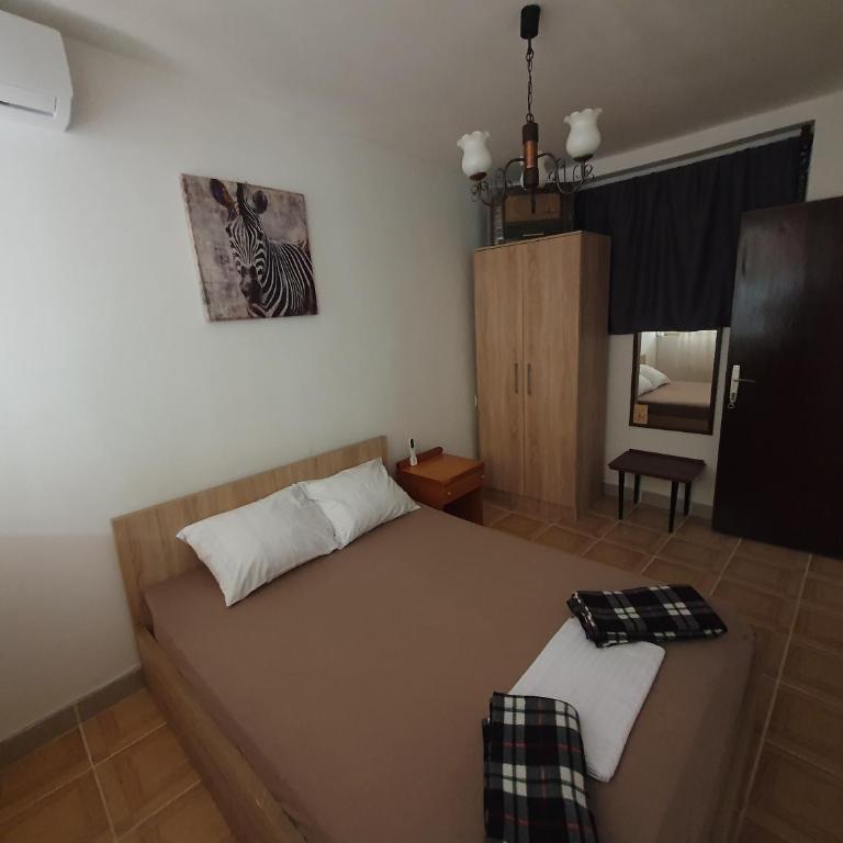 Kiwi - Two-Bedroom Apartment with Garden View - 11