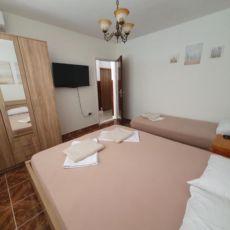 Kiwi - Two-Bedroom Apartment with Garden View - 15