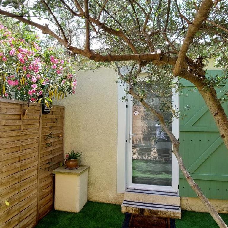 L'Isle-sur-la-Sorgue - Gîte de l'Olivier classé, climatisé, jardin, parking gratuit, centre-ville à 5 min à pied - Double Room with Park View - 9