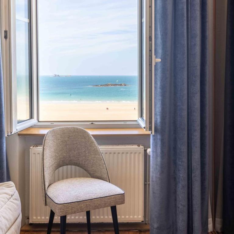 Hotel Kyriad Saint Malo Centre Plage - Suite Junior - Vue sur Mer - 2