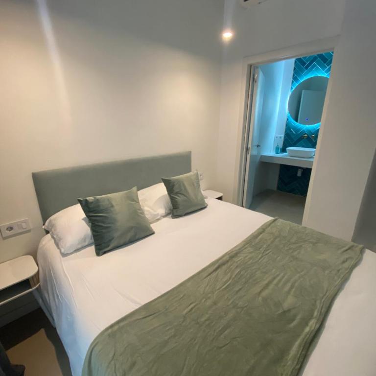 Room Turia - Two-Bedroom Apartment - 3