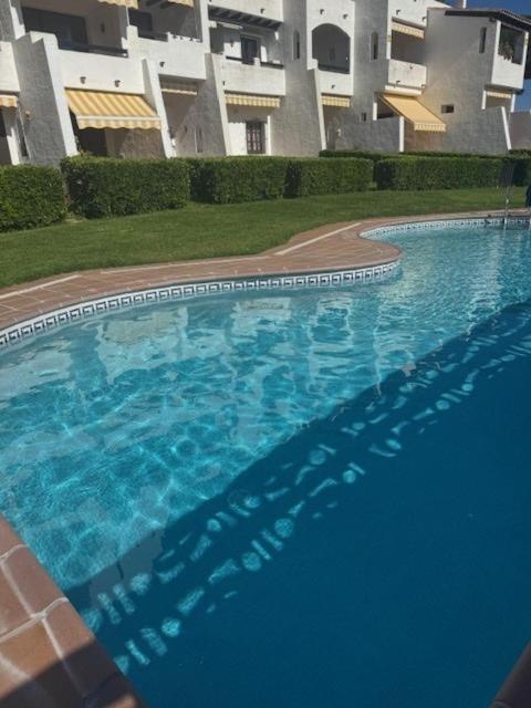 Sunny, seaside rental with pool - Apartamento de 1 dormitorio - 13