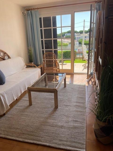 Sunny, seaside rental with pool - Apartamento de 1 dormitorio - 14