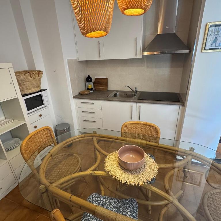 Sunny, seaside rental with pool - Apartamento de 1 dormitorio - 18