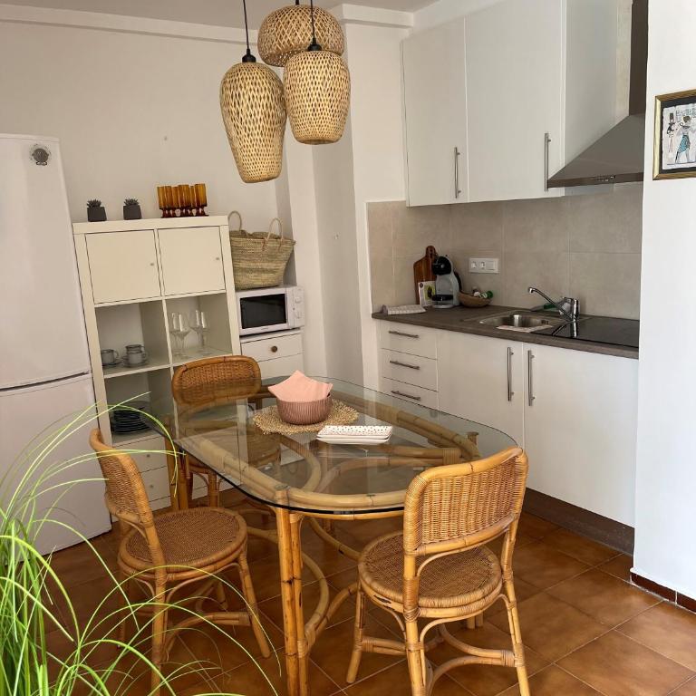 Sunny, seaside rental with pool - Apartamento de 1 dormitorio - 19