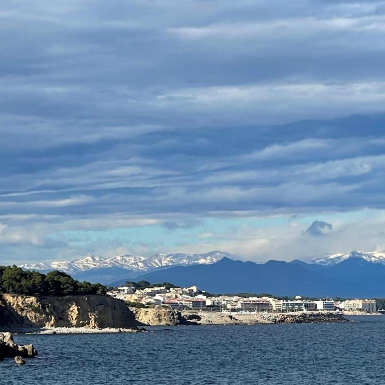 Sunny, seaside rental with pool - Apartamento de 1 dormitorio - 24