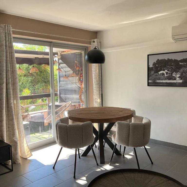 Appartement 2 chambres 2 salles de bain à 2 pas du centre parking privé inclus - Apartment mit 2 Schlafzimmern - 1