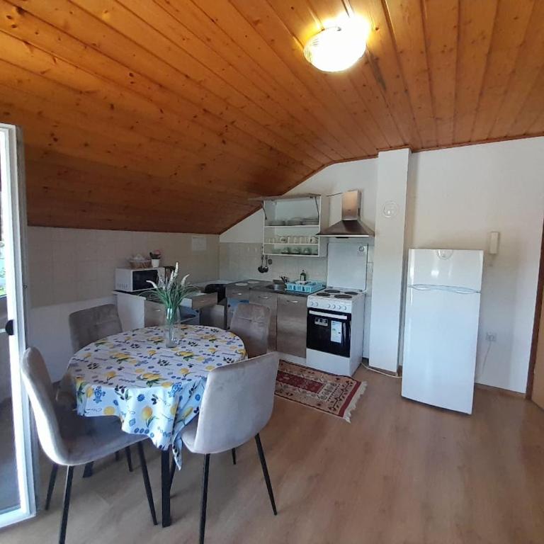 Amina River Apartment - Two-Bedroom Apartment with Lake View - 2