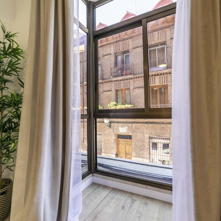 Luxury I - Ferga Suites - Deluxe King Studio - 3