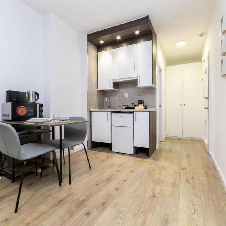 Luxury I - Ferga Suites - Deluxe King Studio - 4