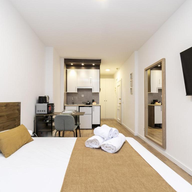 Luxury I - Ferga Suites - Deluxe King Studio - 5