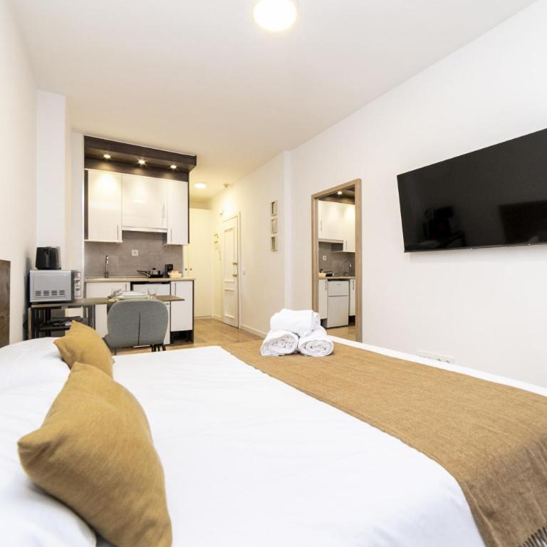 Luxury I - Ferga Suites - Deluxe King Studio - 16