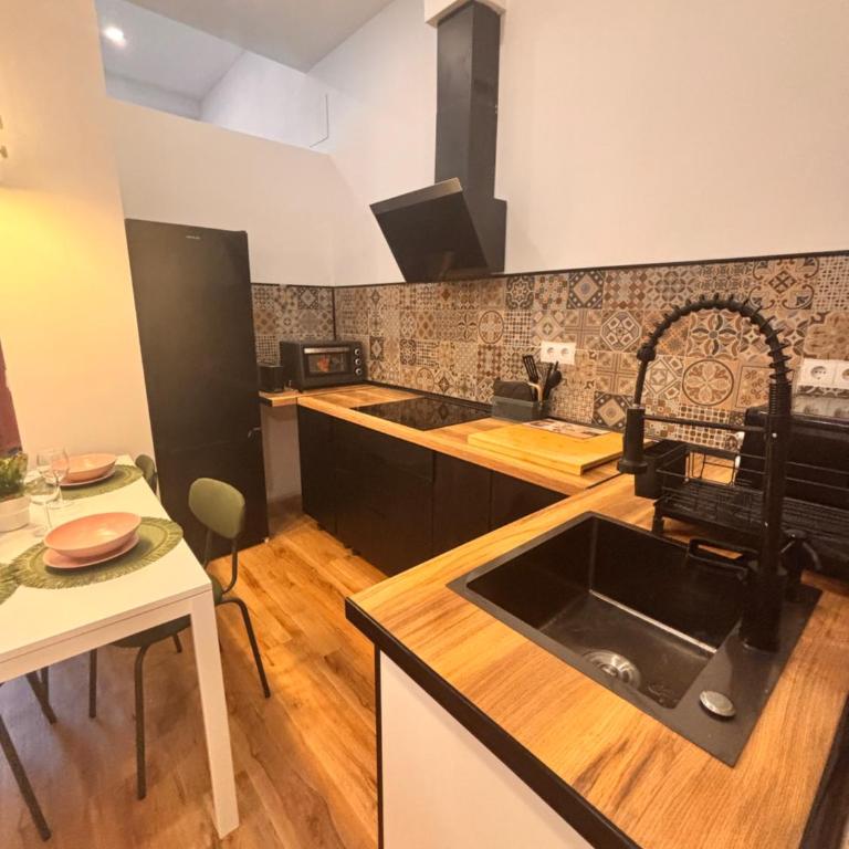 Loft Llum Valencia - One-Bedroom Apartment - 25