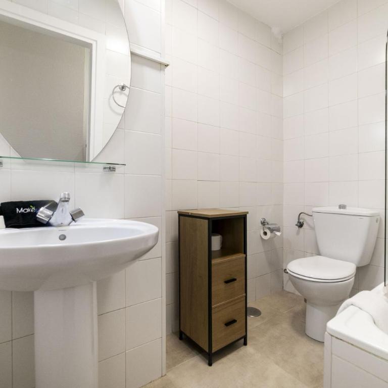 Classy VIII - Ferga Suites - Deluxe King Studio - 6