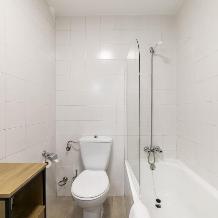 Classy VIII - Ferga Suites - Deluxe King Studio - 9